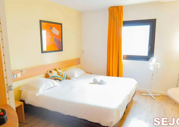 Paris Retreat 5 Minutes From Hoche Metroparking