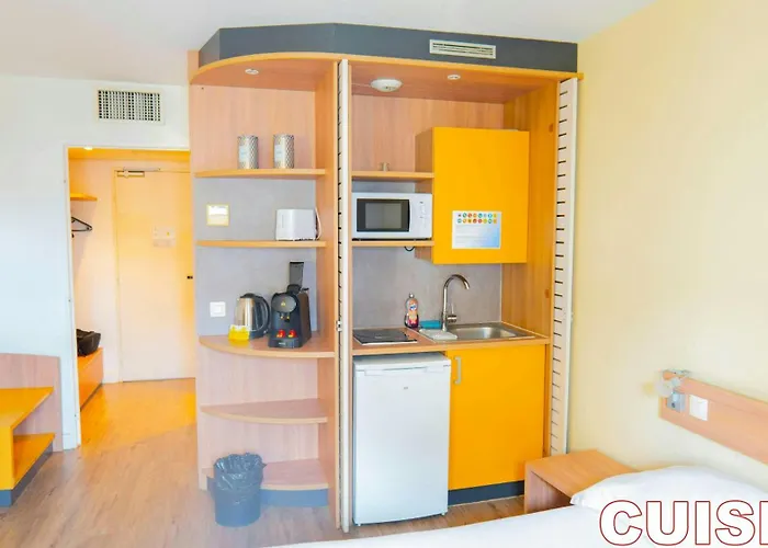 Paris Retreat 5 Minutes From Hoche Metroparking