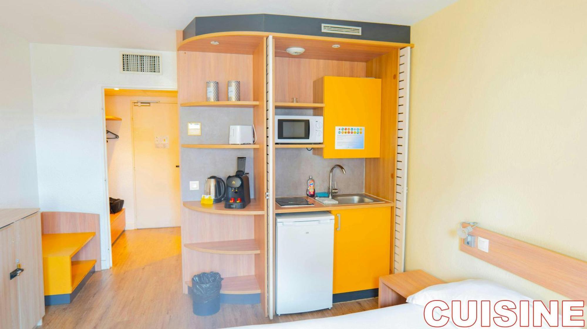 Paris Retreat 5 Minutes From Hoche Metroparking Apartment *