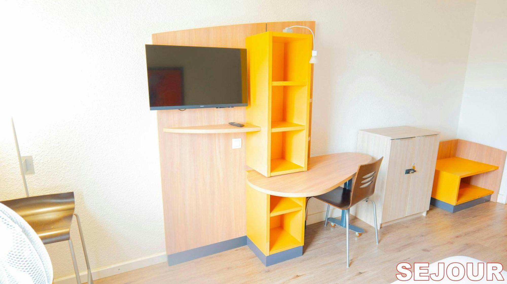 Paris Retreat 5 Minutes From Hoche Metroparking *